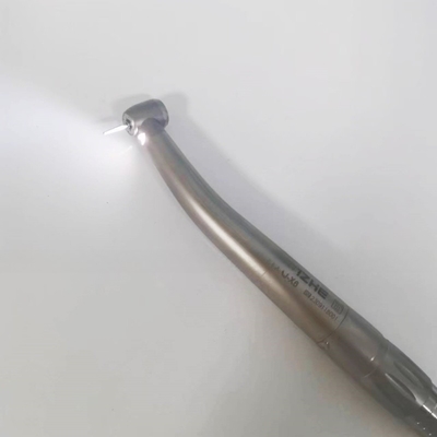 L'appareil est équipé d'une lampe LED à haute vitesse à 4 trous.