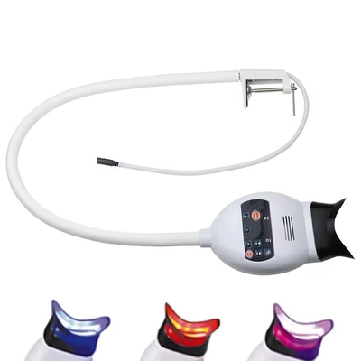Machine de blanchiment des dents montée sur une chaise dentaire Lumière blanchissante froide lumineuse violette lumineuse