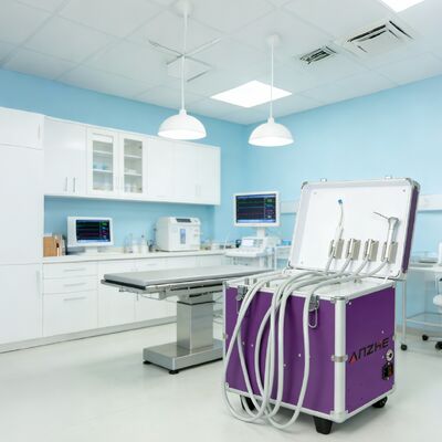 Un bon prix. Unité dentaire portable mini bagage avec compresseur d'air Unité mobile de turbine dentaire équipement complet de clinique dentaire portable en ligne